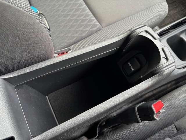 トヨタ アクア １．５ Ｇ Ｅ－ＦＯＵＲ ４ＷＤ R4年 (北海道) 99