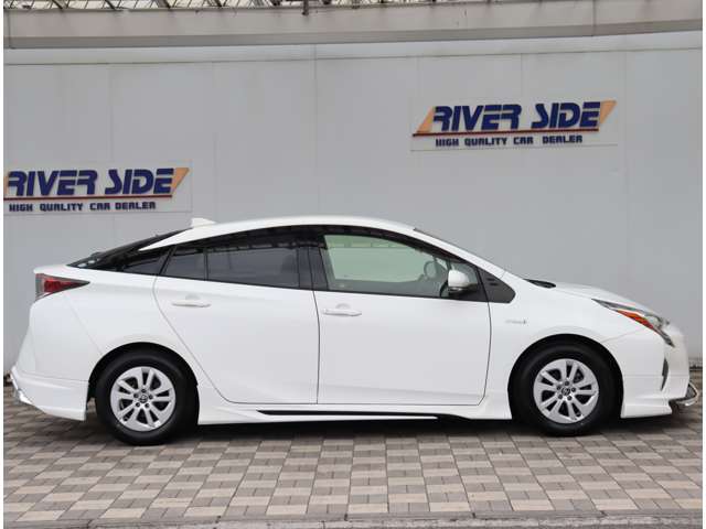 トヨタ プリウス １．８ Ｓ H29年 (関東) 99