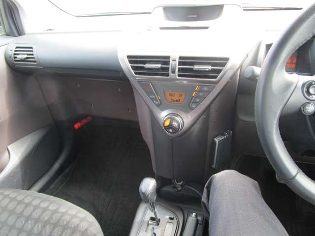 トヨタ ｉＱ １．３ １３０Ｇ H24年 (中国) 99