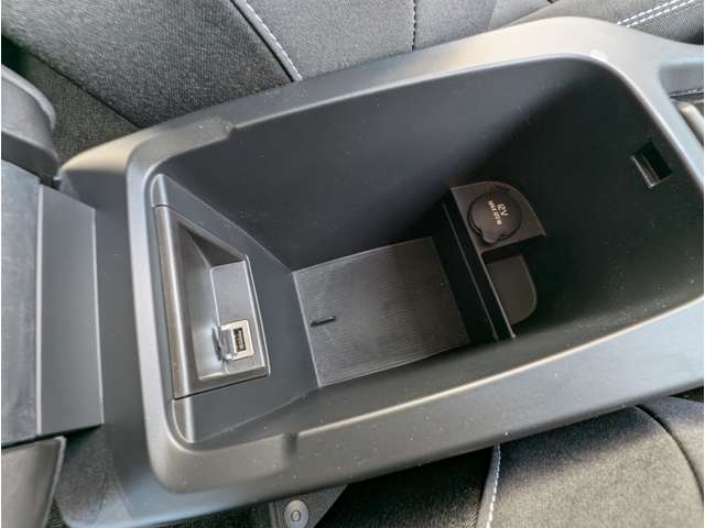 ボルボ Ｖ４０ Ｄ４ ダイナミック エディション ディーゼルターボ H30年 (東北) 99