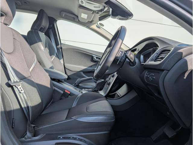 ボルボ Ｖ４０ Ｄ４ ダイナミック エディション ディーゼルターボ H30年 (東北) 99