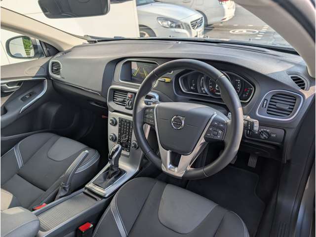 ボルボ Ｖ４０ Ｄ４ ダイナミック エディション ディーゼルターボ H30年 (東北) 99