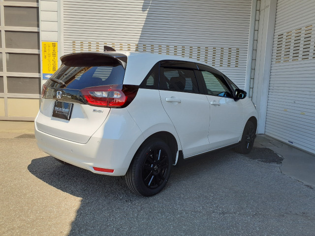 ホンダ フィット　ハイブリッド １．５ Ｅ：ＨＥＶ ホーム ブラックスタイル ４ＷＤ R6年 (甲信越・北陸) 99