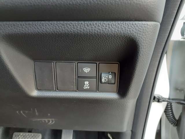 ホンダ フィット　ハイブリッド １．５ Ｅ：ＨＥＶ ホーム ブラックスタイル ４ＷＤ R6年 (甲信越・北陸) 99