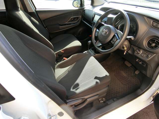 トヨタ ヴィッツ　ハイブリッド １．５ ハイブリッド Ｆ R1年 (中国) 99