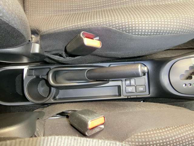 トヨタ ヴィッツ　ハイブリッド １．５ ハイブリッド Ｆ R1年 (中国) 99