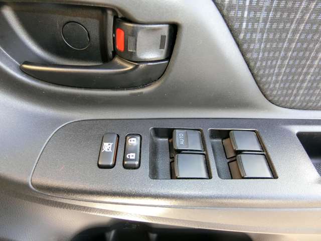 トヨタ ヴィッツ　ハイブリッド １．５ ハイブリッド Ｆ R1年 (中国) 99