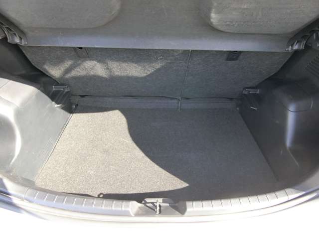 トヨタ ヴィッツ　ハイブリッド １．５ ハイブリッド Ｆ R1年 (中国) 99