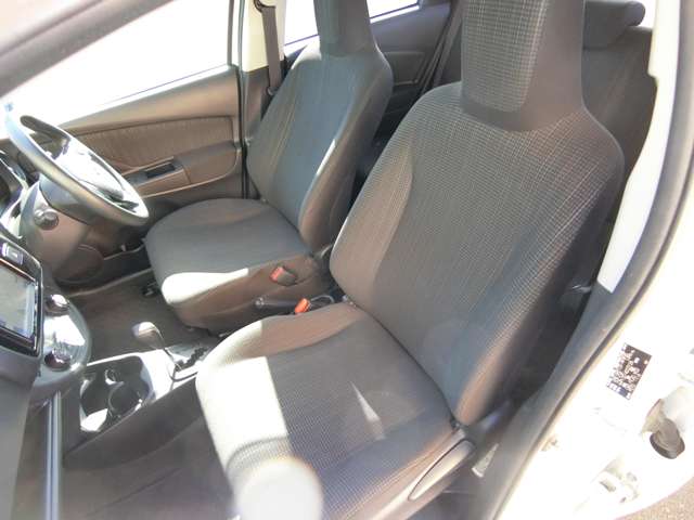 トヨタ ヴィッツ　ハイブリッド １．５ ハイブリッド Ｆ R1年 (中国) 99