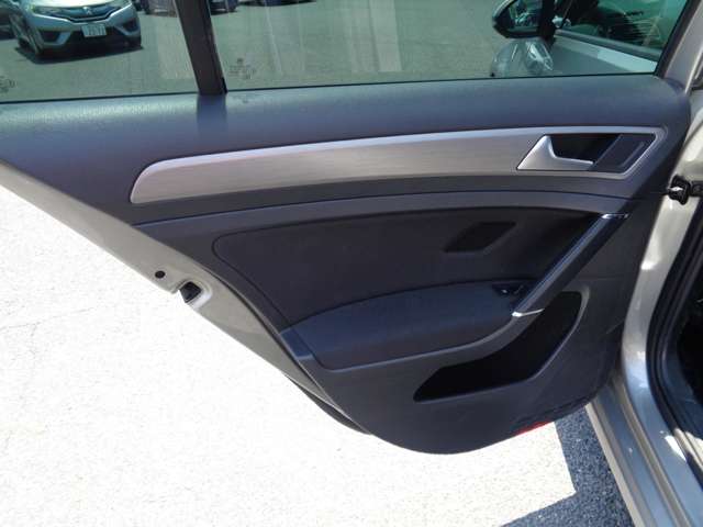 フォルクスワーゲン ゴルフ ＴＳＩ　コンフォートライン H27年 (中国) 99