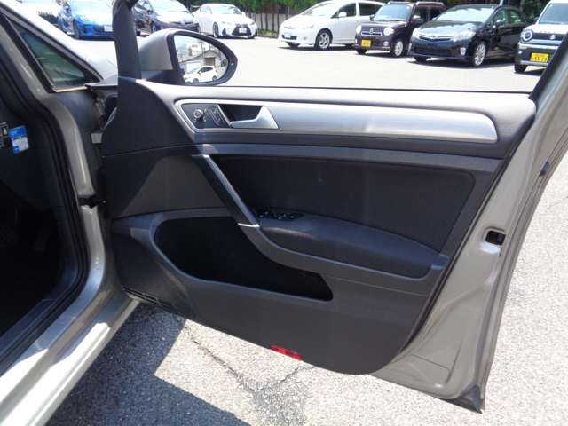 フォルクスワーゲン ゴルフ ＴＳＩ　コンフォートライン H27年 (中国) 99