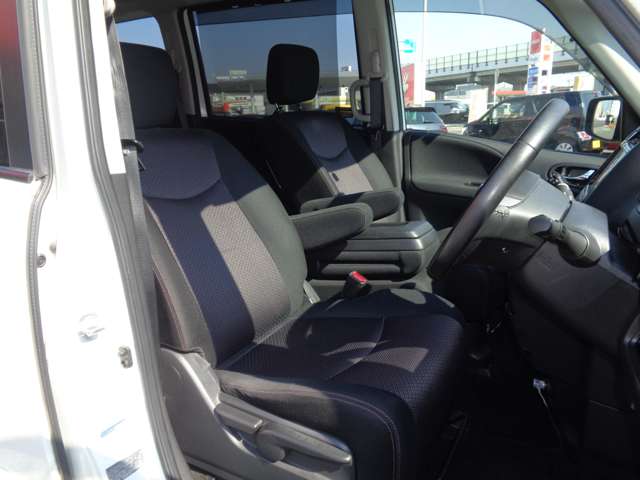 日産 セレナ ２．０ ハイウェイスター Ｓ－ＨＹＢＲＩＤ エアロモード H24年 (中国) 99