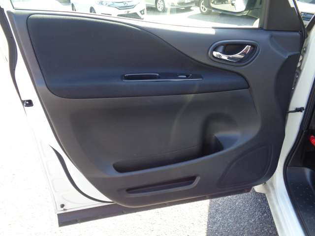 日産 セレナ ２．０ ハイウェイスター Ｓ－ＨＹＢＲＩＤ エアロモード H24年 (中国) 99