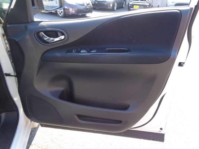 日産 セレナ ２．０ ハイウェイスター Ｓ－ＨＹＢＲＩＤ エアロモード H24年 (中国) 99