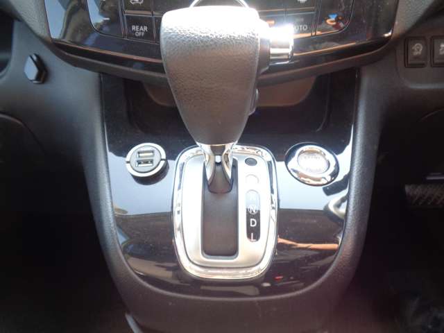 日産 セレナ ２．０ ハイウェイスター Ｓ－ＨＹＢＲＩＤ エアロモード H24年 (中国) 99