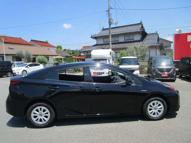 トヨタ プリウス １．８ Ｓ Ｅ－ＦＯＵＲ ４ＷＤ R1年 (中国) 99