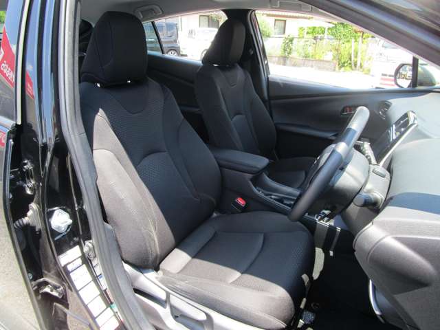 トヨタ プリウス １．８ Ｓ Ｅ－ＦＯＵＲ ４ＷＤ R1年 (中国) 99