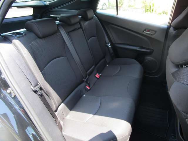 トヨタ プリウス １．８ Ｓ Ｅ－ＦＯＵＲ ４ＷＤ R1年 (中国) 99