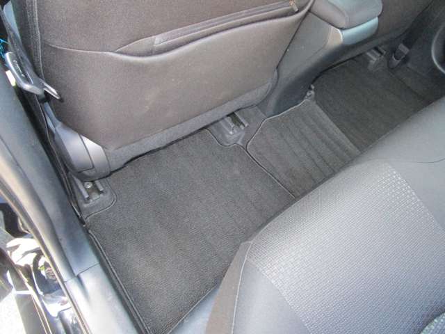 トヨタ プリウス １．８ Ｓ Ｅ－ＦＯＵＲ ４ＷＤ R1年 (中国) 99