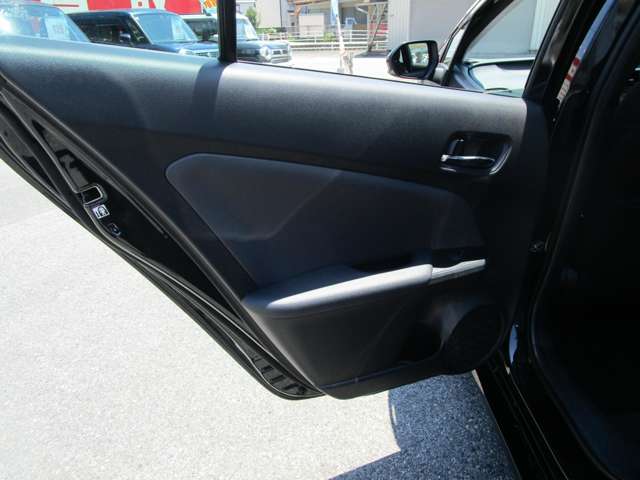 トヨタ プリウス １．８ Ｓ Ｅ－ＦＯＵＲ ４ＷＤ R1年 (中国) 99