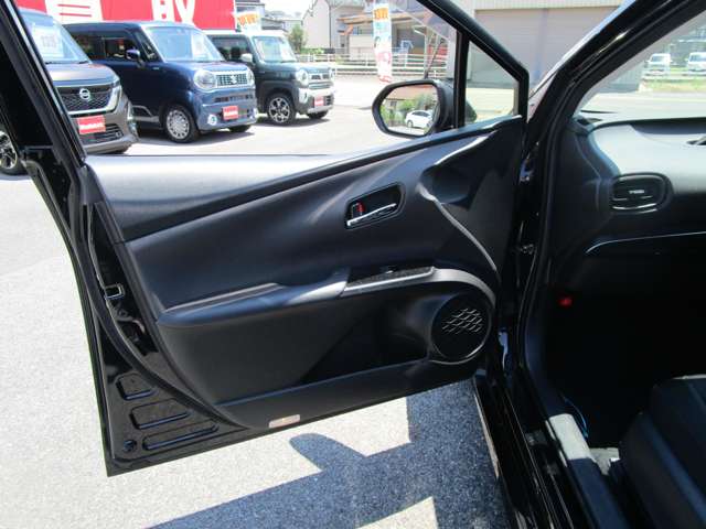 トヨタ プリウス １．８ Ｓ Ｅ－ＦＯＵＲ ４ＷＤ R1年 (中国) 99