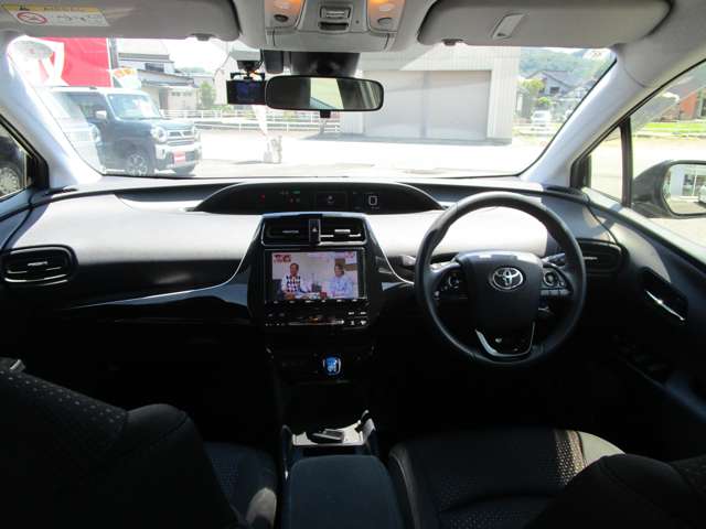 トヨタ プリウス １．８ Ｓ Ｅ－ＦＯＵＲ ４ＷＤ R1年 (中国) 99