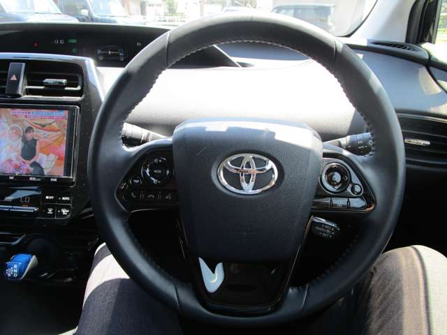 トヨタ プリウス １．８ Ｓ Ｅ－ＦＯＵＲ ４ＷＤ R1年 (中国) 99