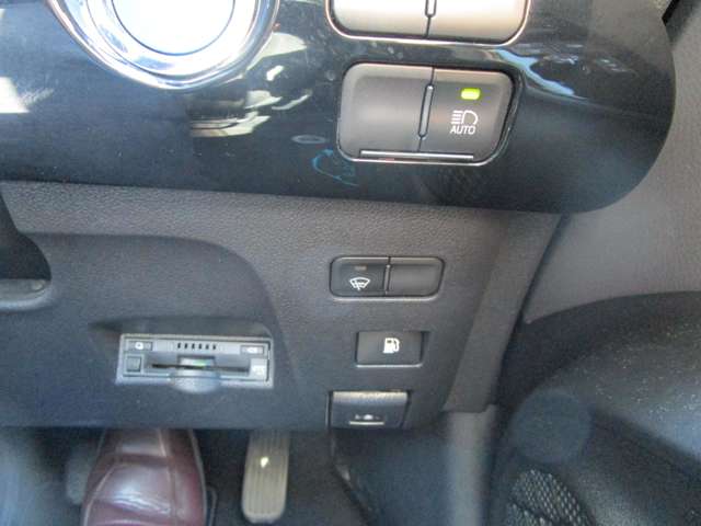 トヨタ プリウス １．８ Ｓ Ｅ－ＦＯＵＲ ４ＷＤ R1年 (中国) 99