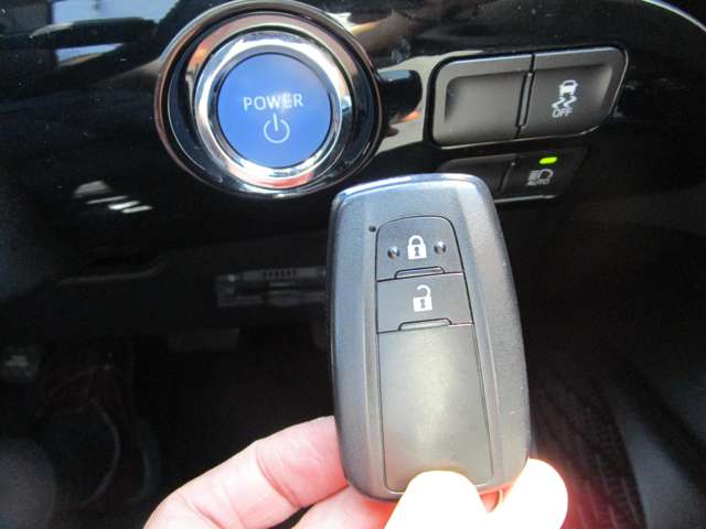 トヨタ プリウス １．８ Ｓ Ｅ－ＦＯＵＲ ４ＷＤ R1年 (中国) 99