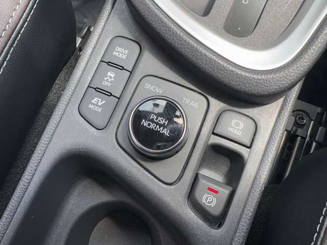 トヨタ ヤリスクロス　ハイブリッド １．５ ハイブリッド Ｚ Ｅ－ＦＯＵＲ ４ＷＤ R3年 (東北) 99