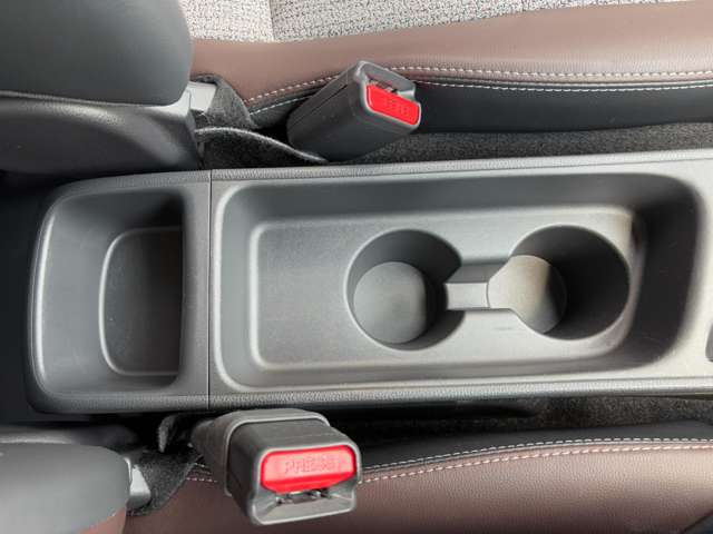 トヨタ ヤリスクロス　ハイブリッド １．５ ハイブリッド Ｚ Ｅ－ＦＯＵＲ ４ＷＤ R3年 (東北) 99