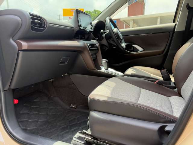 トヨタ ヤリスクロス　ハイブリッド １．５ ハイブリッド Ｚ Ｅ－ＦＯＵＲ ４ＷＤ R3年 (東北) 99