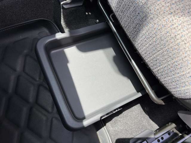 トヨタ ヤリスクロス　ハイブリッド １．５ ハイブリッド Ｚ Ｅ－ＦＯＵＲ ４ＷＤ R3年 (東北) 99