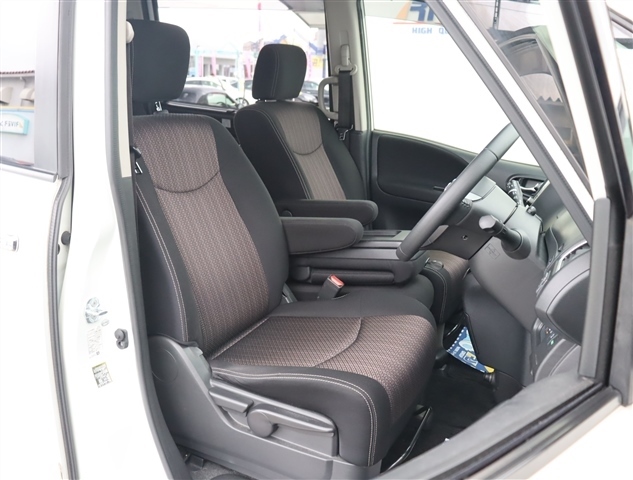 日産 セレナ ２．０ ハイウェイスター Ｖセレクション＋ＳＡＦＥＴＹ Ｓ－ＨＹＢＲＩＤ アドバンストセーフティ ＰＫＧ H27年 (関東) 99