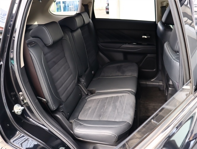 三菱 アウトランダーＰＨＥＶ ２．０ Ｇ セーフティパッケージ ４ＷＤ H28年 (関東) 99