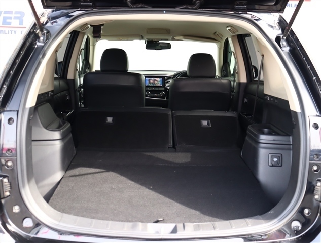 三菱 アウトランダーＰＨＥＶ ２．０ Ｇ セーフティパッケージ ４ＷＤ H28年 (関東) 99