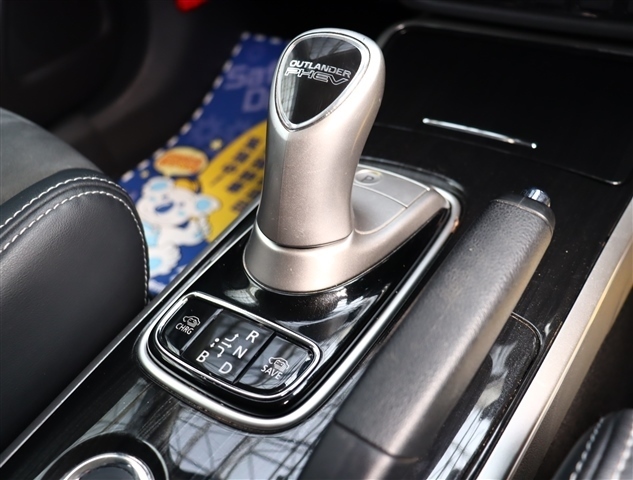 三菱 アウトランダーＰＨＥＶ ２．０ Ｇ セーフティパッケージ ４ＷＤ H28年 (関東) 99