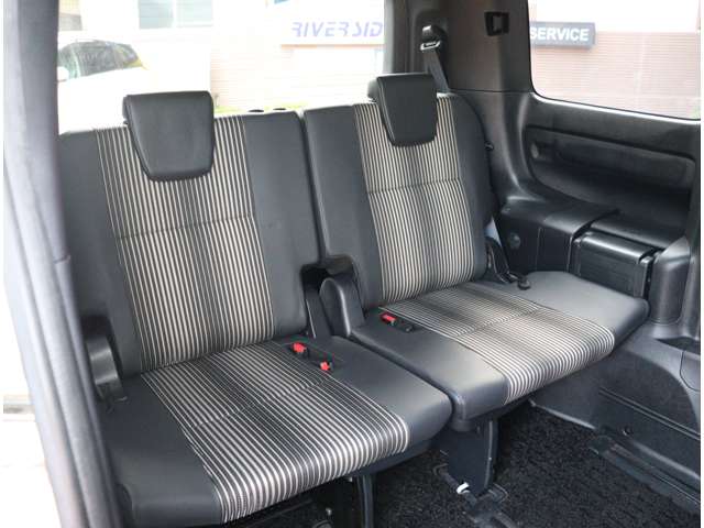 トヨタ ノア １．８ ハイブリッド ＳＩ ＷＸＢＩＩ R1年 (関東) 99