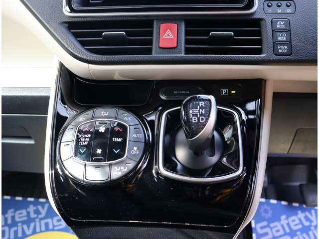 トヨタ ノア １．８ ハイブリッド ＳＩ ＷＸＢＩＩ R1年 (関東) 99