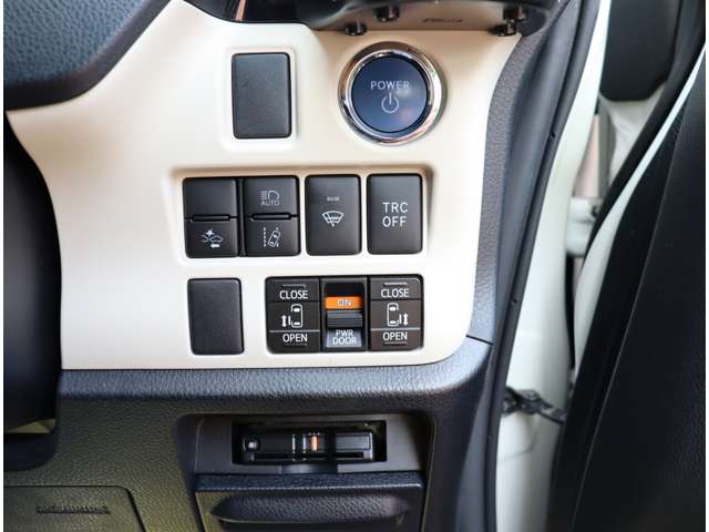 トヨタ ノア １．８ ハイブリッド ＳＩ ＷＸＢＩＩ R1年 (関東) 99