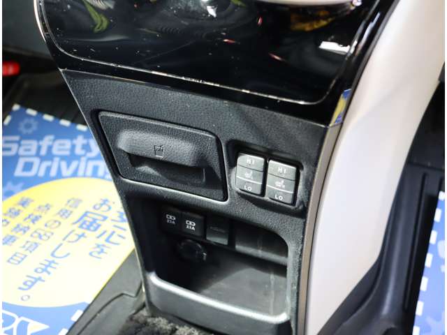 トヨタ ノア １．８ ハイブリッド ＳＩ ＷＸＢＩＩ R1年 (関東) 99