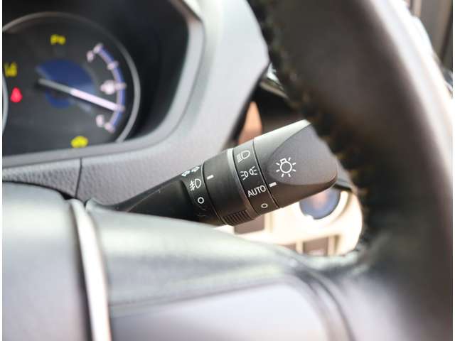 トヨタ ノア １．８ ハイブリッド ＳＩ ＷＸＢＩＩ R1年 (関東) 99