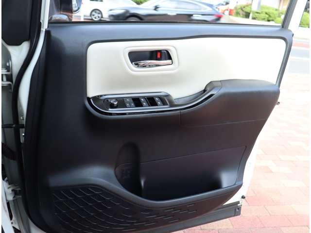 トヨタ ノア １．８ ハイブリッド ＳＩ ＷＸＢＩＩ R1年 (関東) 99