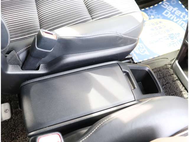 トヨタ ノア １．８ ハイブリッド ＳＩ ＷＸＢＩＩ R1年 (関東) 99