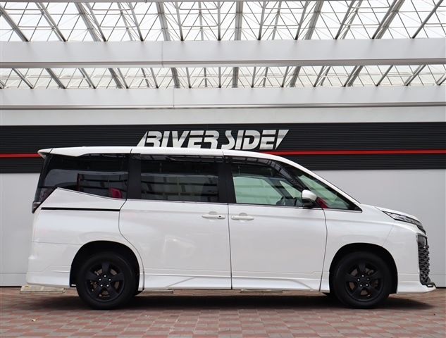 トヨタ ヴォクシー １．８ ハイブリッド Ｓ－Ｚ Ｅ－ＦＯＵＲ ４ＷＤ R4年 (関東) 99