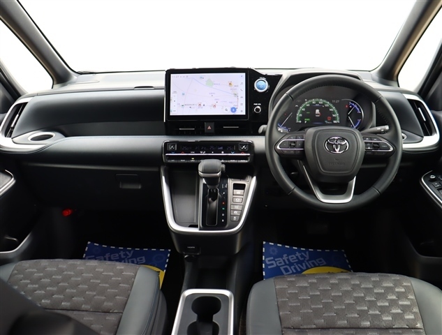 トヨタ ヴォクシー １．８ ハイブリッド Ｓ－Ｚ Ｅ－ＦＯＵＲ ４ＷＤ R4年 (関東) 99