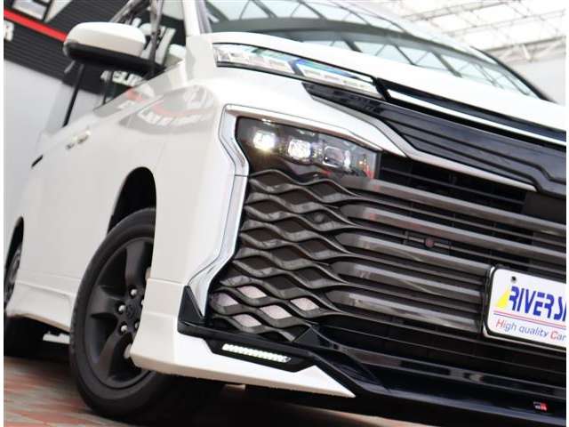 トヨタ ヴォクシー １．８ ハイブリッド Ｓ－Ｚ Ｅ－ＦＯＵＲ ４ＷＤ R4年 (関東) 99