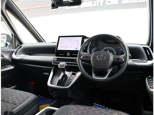 トヨタ ヴォクシー １．８ ハイブリッド Ｓ－Ｚ Ｅ－ＦＯＵＲ ４ＷＤ R4年 (関東) 99