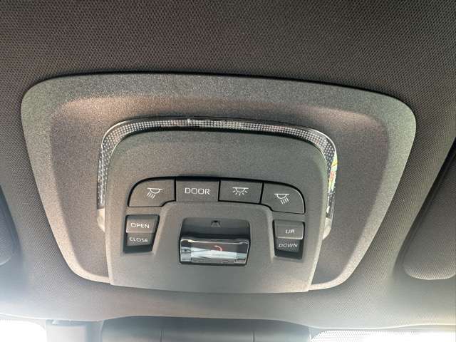 トヨタ クラウン　クロスオーバー　ハイブリッド ２．４ ＲＳ アドバンスト Ｅ－ＦＯＵＲ ＡＤＶＡＮＣＥＤ ４ＷＤ R4年 (東海) 99