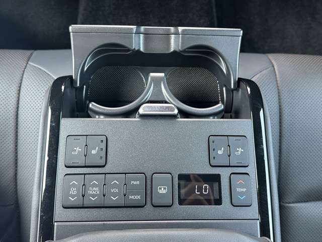 トヨタ クラウン　クロスオーバー　ハイブリッド ２．４ ＲＳ アドバンスト Ｅ－ＦＯＵＲ ＡＤＶＡＮＣＥＤ ４ＷＤ R4年 (東海) 99